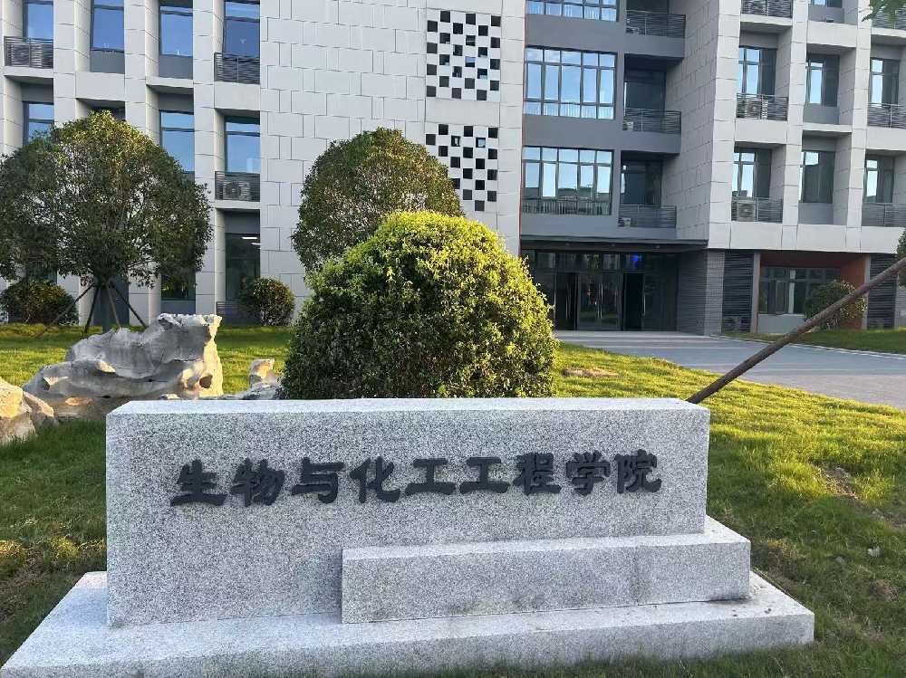 黄梅县扬州职业大学体育场高杆灯项目
